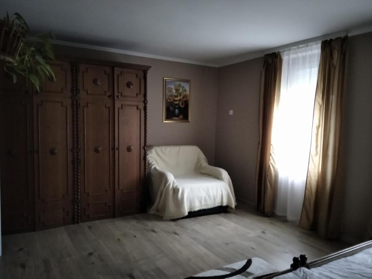 Moezsi Apartman Tolna מראה חיצוני תמונה