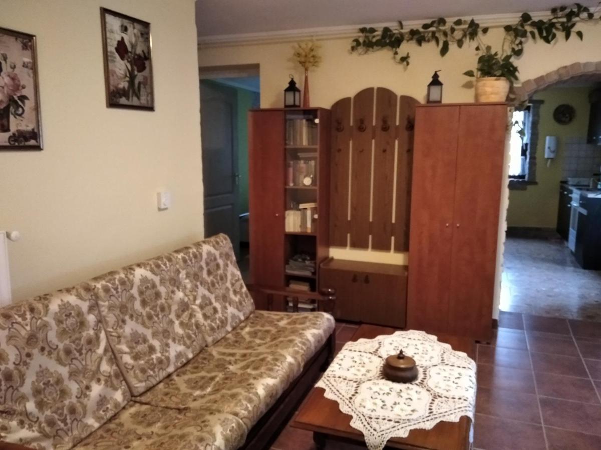 Moezsi Apartman Tolna מראה חיצוני תמונה