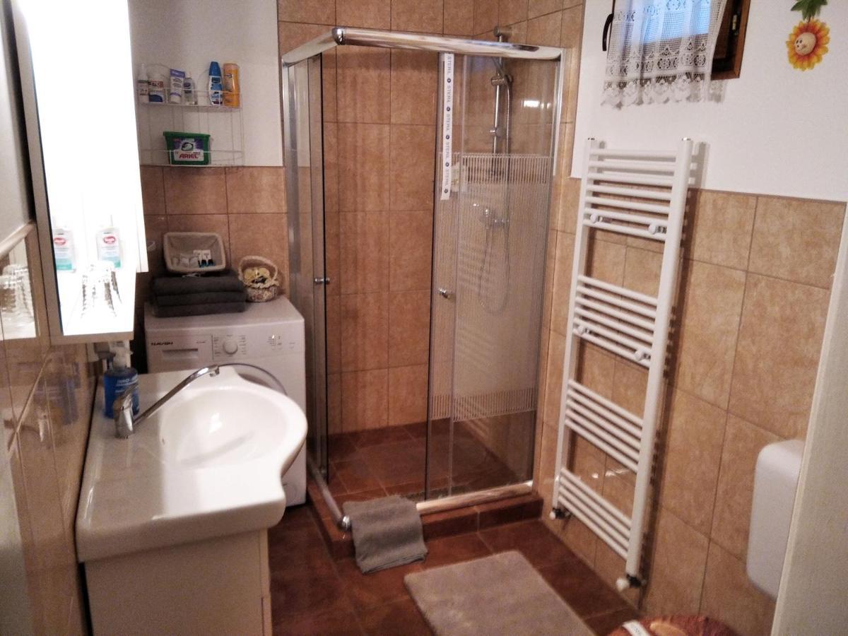 Moezsi Apartman Tolna מראה חיצוני תמונה