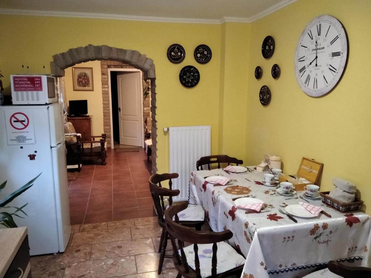 Moezsi Apartman Tolna מראה חיצוני תמונה