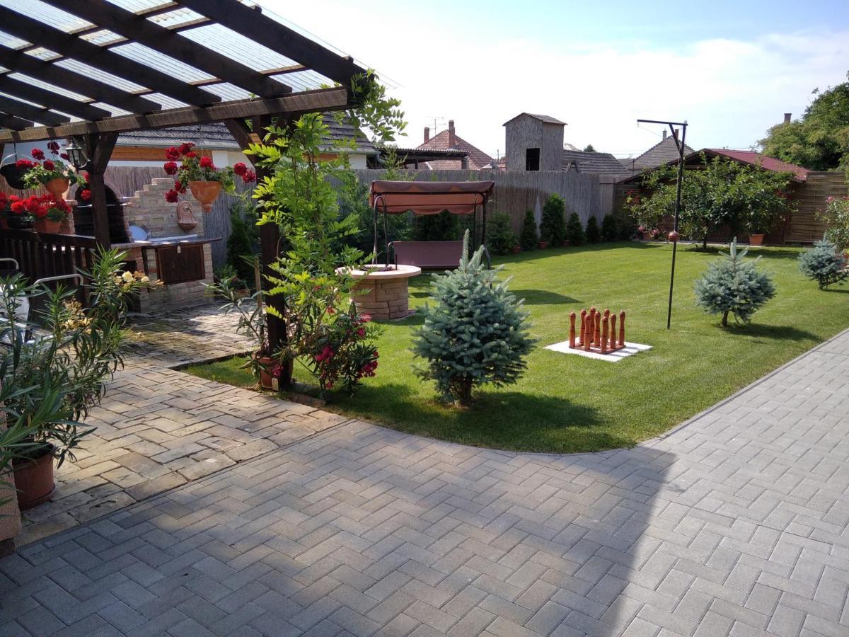 Moezsi Apartman Tolna מראה חיצוני תמונה