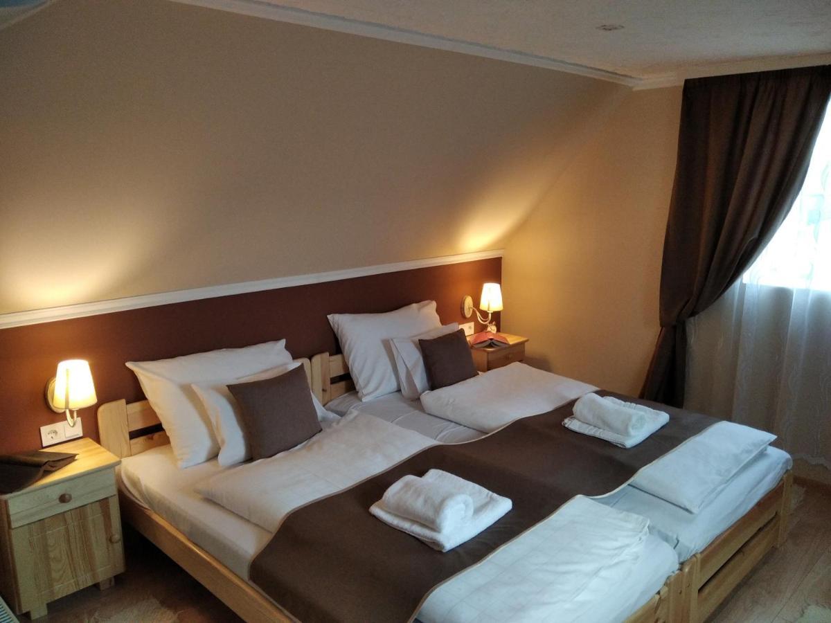Moezsi Apartman Tolna מראה חיצוני תמונה