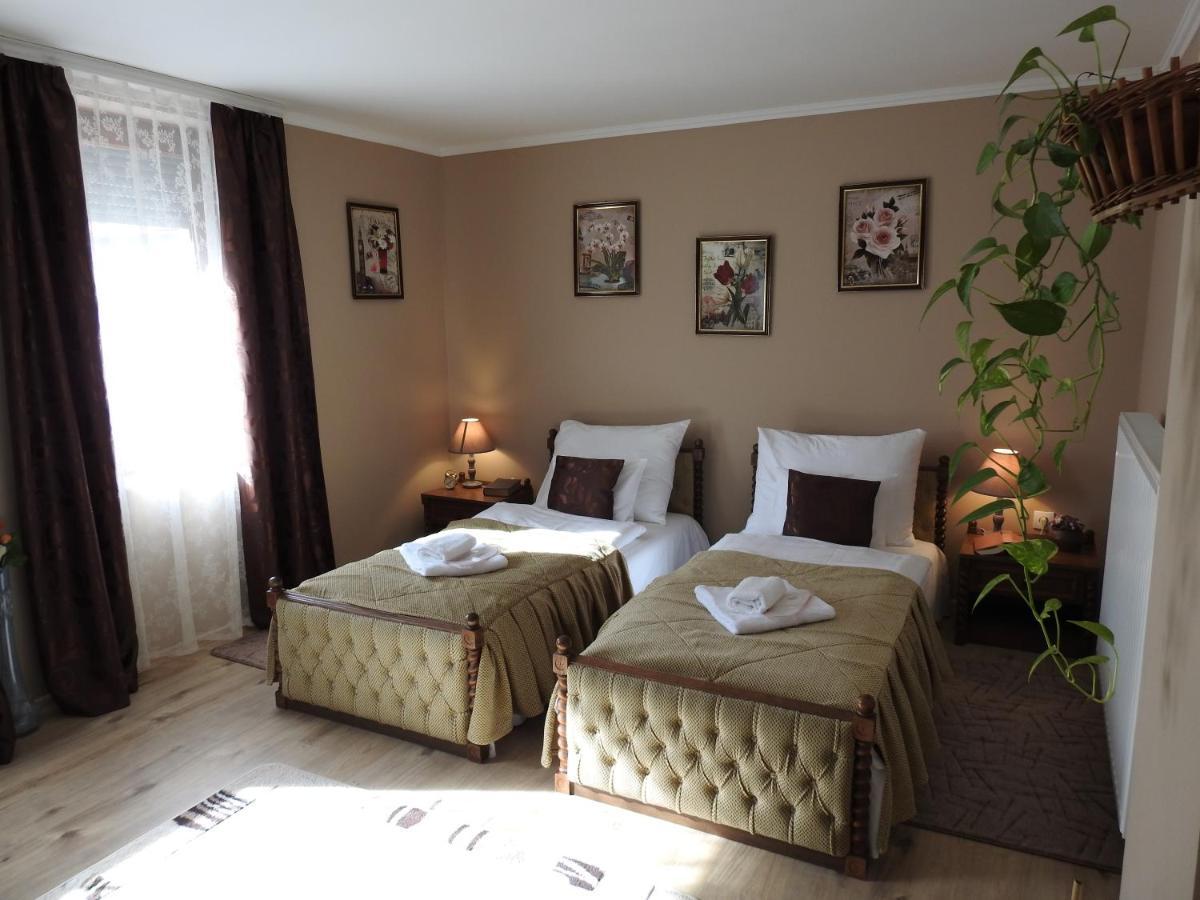 Moezsi Apartman Tolna מראה חיצוני תמונה