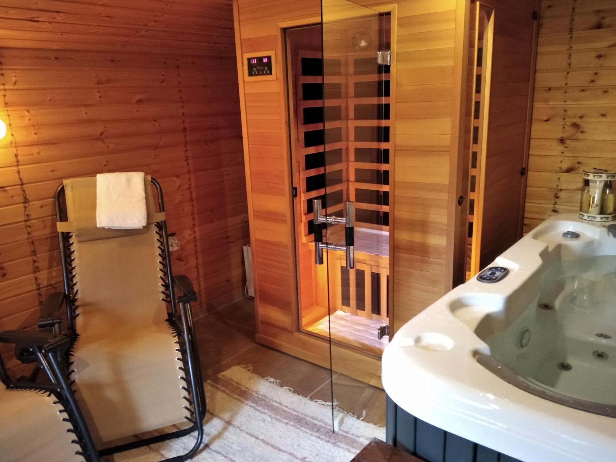 Moezsi Apartman Tolna מראה חיצוני תמונה